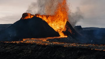 Respiradero de fisura volcánica y un volcán en escudo subglacial localizado en la península de Reykjanes, en Islandia. Está situado en una zona de rifting activo en un borde divergente entre las placas euroasiática y norteamericana. El 19 de marzo de 2024, se produjo una erupción en dicho volcán.