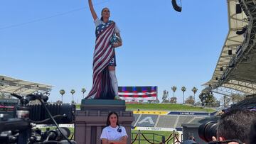 El momento en el que develan estatua de Alex Morgan, llamada ‘Liberty Alex’