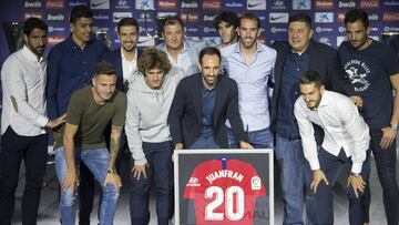 23/05/19
 RAUL GARCIA , RODRIGO , GABI , VIZCAINO , TIAGO , GODIN , MONO BURGOS , ADAN
 SAUL , GRIEZMANN , JUANFRAN Y KOKE
 DESPEDIDA DE JUANFRAN
 ATLETICO DE MADRID