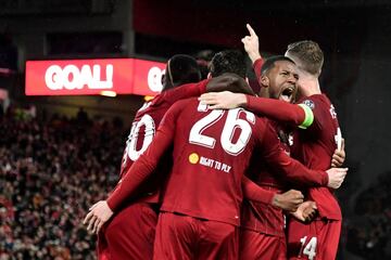 1-0. Georginio Wijnaldum celebró el primer gol.