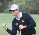 El australiano Adam Scott se acerca al líder Tiger Woods