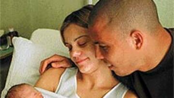 <b>SABOR AGRIDULCE</b>. La italiana es la etapa negra de la carrera de Ronaldo. Dos lesiones graves en su rodilla derecha hacen temer por su retirada. Su matrimonio y el nacimiento de su hijo, le ayudan a seguir adelante.