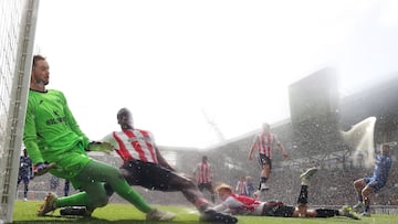 Everton were forced to come from behind twice at Gtech Community Stadium. Kiernan Dewsbury-Hall stoppage-time strike salvaged a point for the visitors.