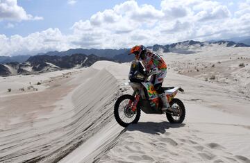 Undécima etapa entre Belén, Fiambalá y Chilecito. La piloto  española Laia Sanz con KTM.