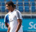 Varane participó con el resto en la primera parte de la sesión