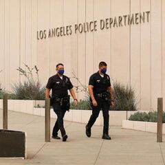 Policías de Los Ángeles son despedidos tras ignorar robo por jugar Pokémon