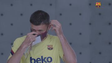 El Barcelona estrena mascarillas corporativas en una sesión plagada de intesidad