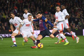 El jugador del Barcelona Messi marca el 2-0 al Eibar. Es su gol 400 en LaLiga. 