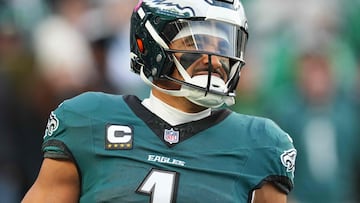 After a hard sack during the third quarter of the Divisional Round game against the Los Angeles Rams, Philadelphia’s quarterback needs support.
