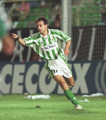 Etapa en el FC Barcelona: 2000-2002
Etapa en el Betis: 1995-2000 y 2002-2005