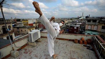 Artes marciales en una terraza de La Habana