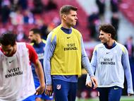Soccer Football - LaLiga - Atletico Madrid v Valencia - Riyadh Air Metropolitano, Madrid, Spain - December 13, 2025 Atletico Madrid's Alexander Sorloth, Julian Alvarez and Koke during the warm up before the match REUTERS/Juan Barbosa
