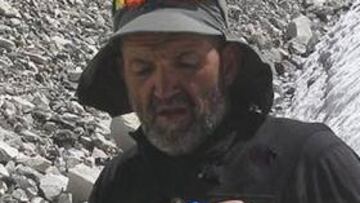 <b>CAMPO BASE. </b>Juanito Oiarzabal, antes de subir al Manaslu.