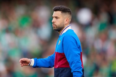 En la temporada 21/22, Alba fue una pieza habitual por el lateral izquierdo (nombrado cuarto capitán tras la salida de Messi), aportando experiencia y estabilidad defensiva en un Barça en transición. Tras esa campaña, dejó el club y en julio de 2023 fichó por el Inter Miami, donde se reencontró con Messi y Busquets. Se consolidó como pieza clave y recientemente renovó su contrato hasta finales de 2027.
