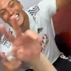 A pura cumbia: el eufórico festejo en el camarín de Colo Colo tras salvarse de la B