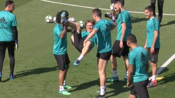 Modric y la caída que provocó la burla de sus compañeros