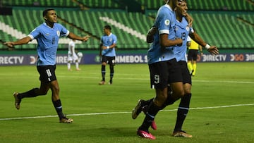 Uruguay's Alvaro Rodriguez (C) celebrates after scoring against Bolivia during the South American U-20 championship first round football match at the Pascual Guerrero stadium in Palmira, Colombia, on January 26, 2023. (Photo by JOAQUIN SARMIENTO / AFP)
