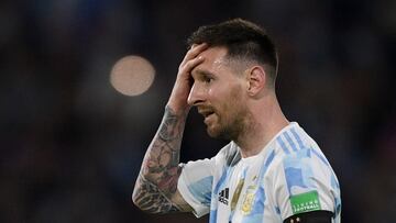 Argentina's Lionel Messi gestures during the South American qualification football match for the FIFA World Cup Qatar 2022 between Argentina and Venezuela at La Bombonera stadium in Buenos Aires on March 25, 2022. (Photo by Juan Mabromata / AFP)