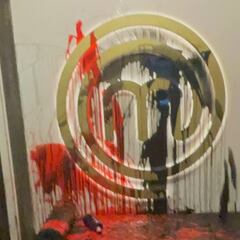 Tres activistas vandalizan el restaurante de MasterChef: 85.000 euros en daños