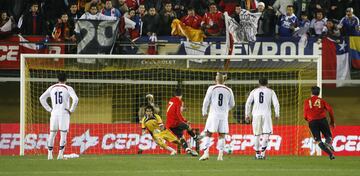 Tras el gol de penalti durante el partido amistoso contra Chile David Villa superó a Raúl González como máximo anotador.