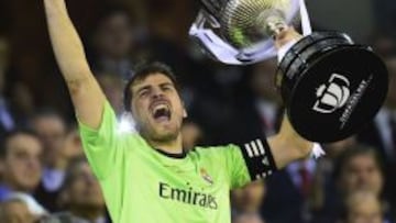 Casillas levant&oacute; ayer la Copa. &Eacute;l ha ganado las dos finales de Copa en las que ha jugado, en 2011 y en 2014.
 