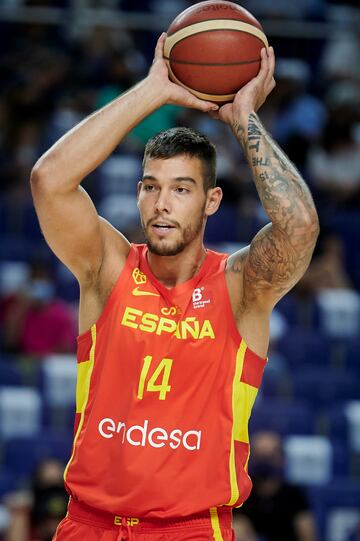 El Eurobasket de Berlín fue el de su consagración: el madrileño fue elegido MVP en un campeonato en el que acabó con unos números de 17,2 puntos y 6,9 rebotes para 19,7 de valoración. A pesar de su buen torneo, no logró protagonismo en los Pelicans y este verano ha decidido volver a Europa aunque, sin sitio en el Real Madrid, se ha decantado por su eterno rival, el Barça. Buen juego al poste, hace mucho daño en la pintura. 