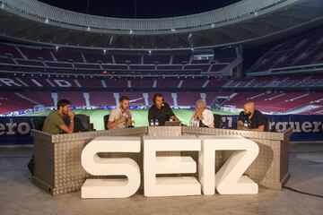 Manu Carreño con Enrique Cerezo y Saúl Ñíguez.