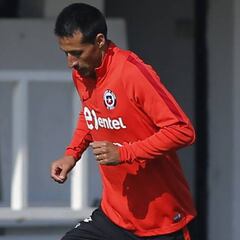 Las 4 alternativas de Pizzi para reemplazar a Gary Medel