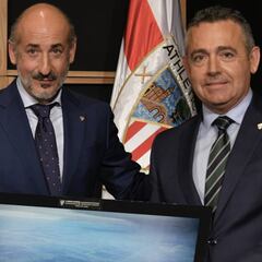 Elizegi anuncia "un plantillón", aunque continúa sin fichar