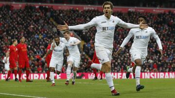Llorente lidera la primera victoria del Swansea en Anfield
