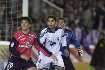 Pacheta, con el Numancia, en una jugada de un partido contra el Real Madrid durante su segunda etapa en el equipo soriano.