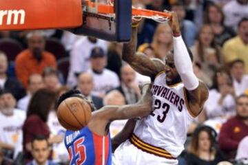 LeBron James ante Reggie Bullock.