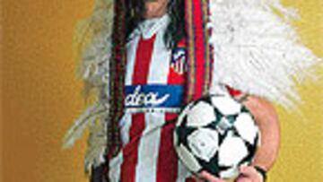 <B>SÍMBOLO</B>. Burgos ha conectado con el ambiente de los atléticos.