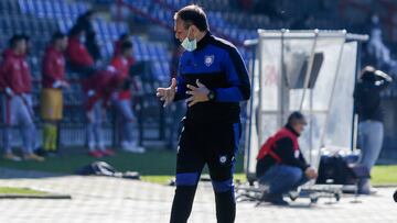 Futbol, Huachipato vs Union la Calera
El entrenador de Huachipato Juan Jose Luvera dirige a sus jugadores durante el partido de primera division contra Union la Calera disputado en el estadio Cap de Talcahuano, Chile.