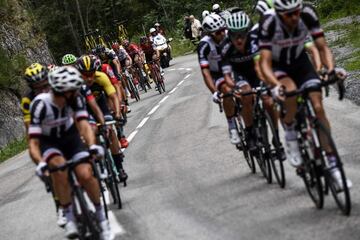 Corredores durante la 17ª etapa del Tour de Francia de 2017.