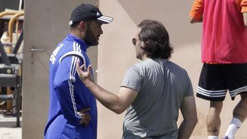 Nuno habla con Rufete en su etapa en el Valencia.