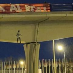 El Atlético suspende a tres socios por su presunta implicación en un delito de odio contra Vinicius