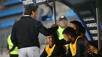 Futbol, Deportes Iquique vs Cienciano.
Fase de grupos, Copa Sudamericana 2025.
El director tecnico de Deportes Iquique Fernando Diaz es fotografiado durante el partido de Copa Sudamericana por el grupo H contra Cienciano disputado en el estadio Tierra de Campeones en Iquique, Chile.
24/04/2024
Alex Diaz/Photosport
Soccer, Deportes Iquique vs Cienciano.
Group stage, Copa Sudamericana 2025.
Deportes Iquique technical director Fernando Diaz is photographed during the Copa Sudamericana group H match against Cienciano at the Tierra de Campeones stadium in Iquique, Chile.
24/04/2024
Alex Diaz/Photosport