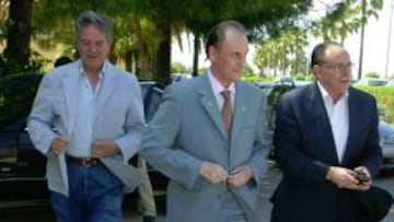 <b>INSISTE. </b>Lopera sigue empeñado en hacer ver que venderá en breve a Luis Oliver.