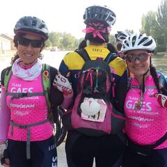 Pedales por la igualdad con las flores de Wanawake