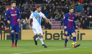 Leo Messi passes to Luis Suárez to make it 1-0. Min.28