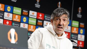 GRAFCAV3024. SAN SEBASTIÁN (ESPAÑA), 29/01/2025.- El entrenador de la Real Sociedad, Imanol Alguacil, ofrece una conferencia de prensa este miércoles en la previa del partido de Liga Europa contra el Paok Salónica. EFE/Juan Herrero