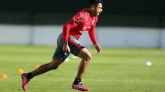 Doble cara de Gonzalo Jara: fijo en la Roja; ignorado en Mainz