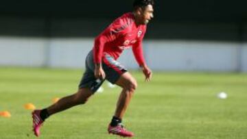 Gonzalo Jara vive dos realidades muy distintas en la selecci&oacute;n nacional y Mainz.