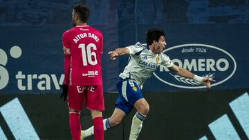 Iván Azón celebra el 2-2.