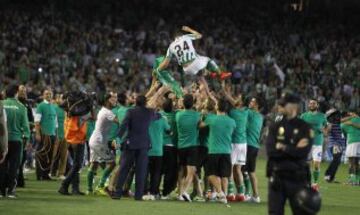 Los verdiblancos celebraron el ascenso. Rubén Castro.