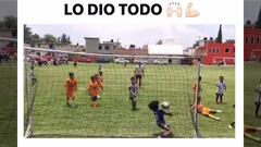 Las cuatro atajadas virales de este niño son alucinantes en un juego de futbol