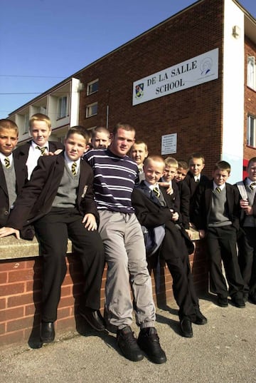 El apodado 'Niño Malcriado' junto a viejos amigos en el Colegio De la Salle RC.