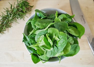 Los tres superalimentos recomendados para reducir la papada