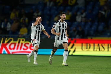 El Castellón se quedó con un jugador menos en el minuto 85. El marcador era 1-0 a favor de Las Palmas, pero los de Pablo Hernández nunca se dan por vencidos. Brignani, que había salido en el 90’, marcó cuatro minutos después, para poner el empate definitivo.